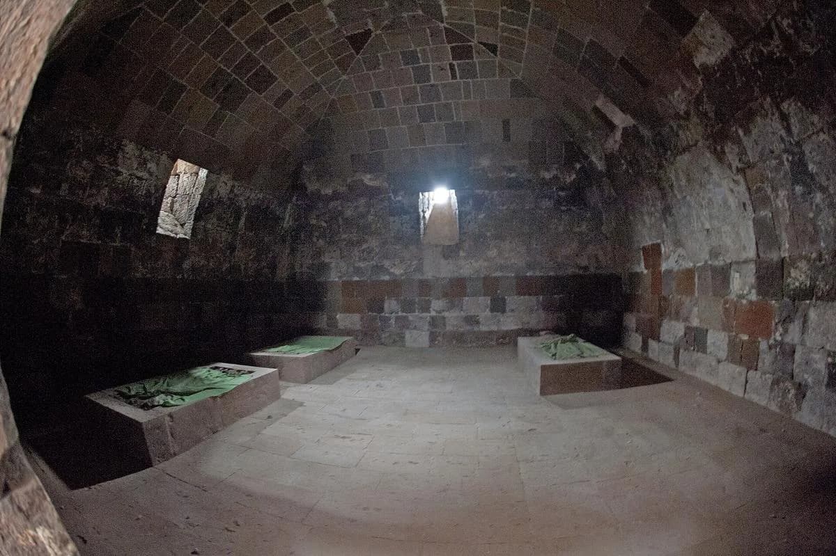Ahlat kümbet, Bitlis