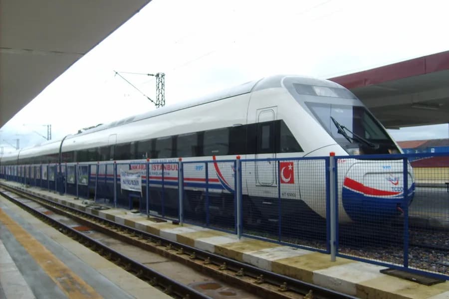 ankara eskişehir hızlı tren High-speed Rail at Eskişehir Station in Türkiye