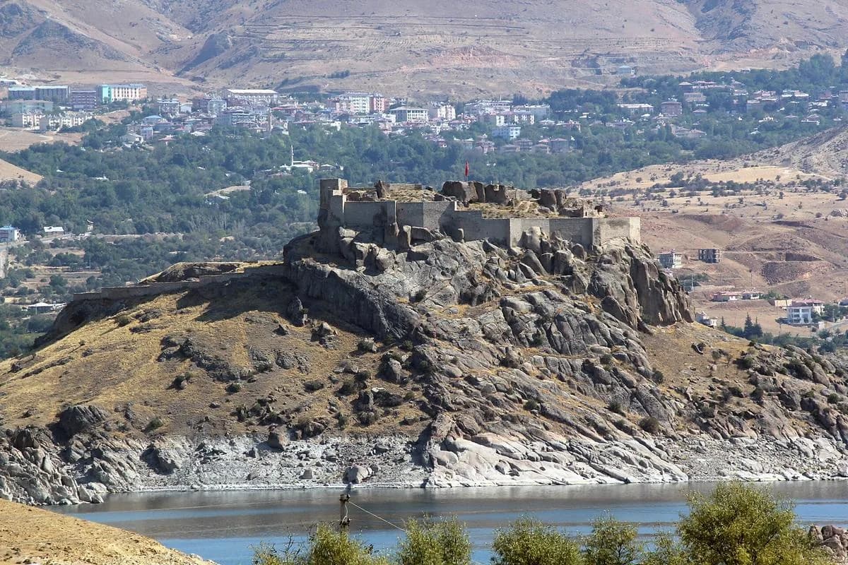 Pertek Kalesi, Tunceli